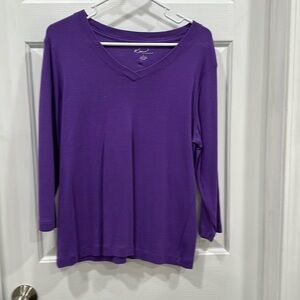 Woman’s quarter length top.